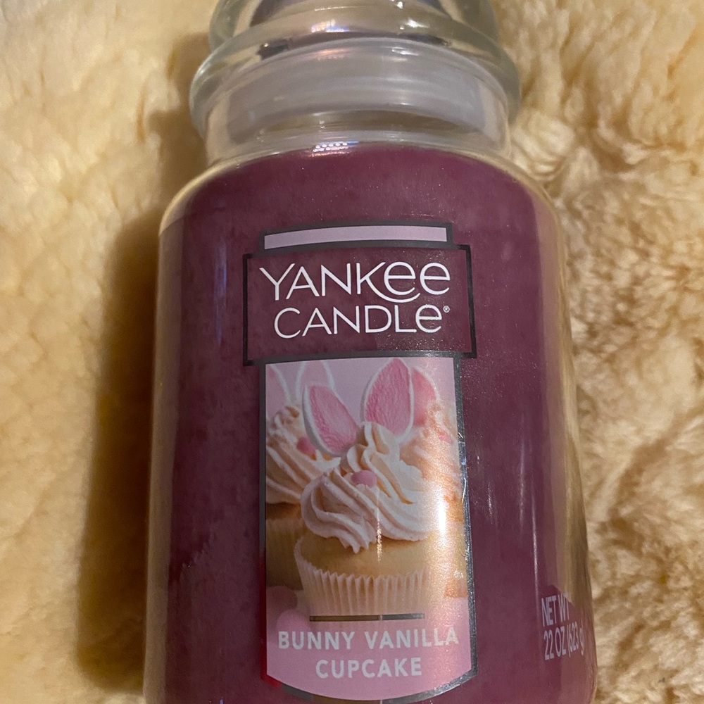 Yankee Bunny Vanilla Cupcake Candle